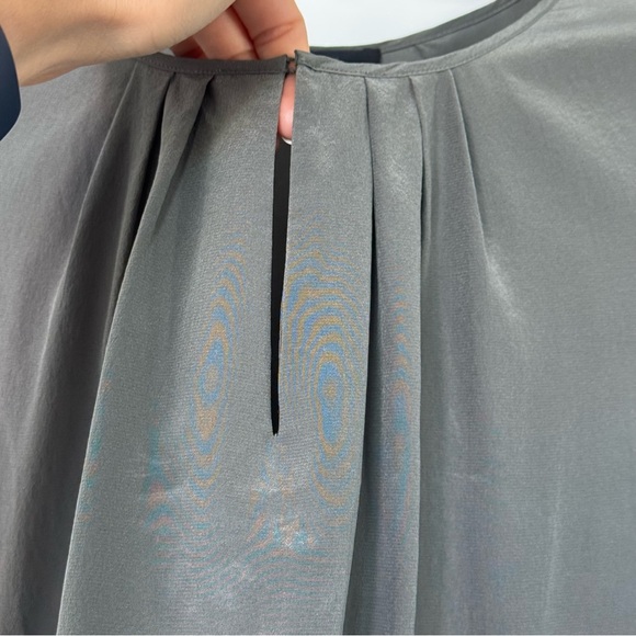 J.Crew 100% Silk Pleated Cap Sleeve Blouse Top Gray Size 4 - Picture 5 of 11